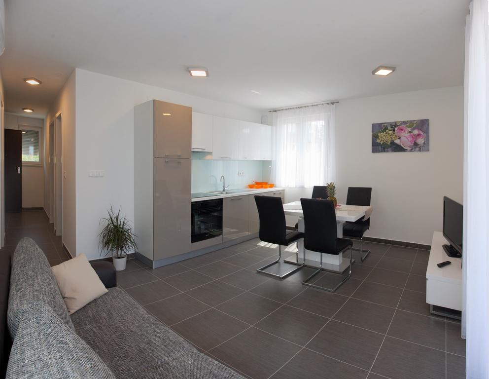 Apartments Diamond Podstrana Habitación foto